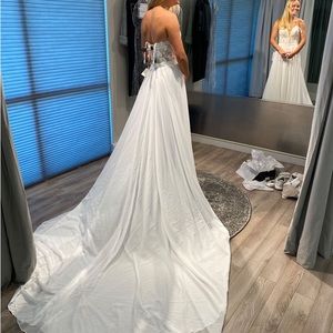 Brand new wedding dress - details in photo